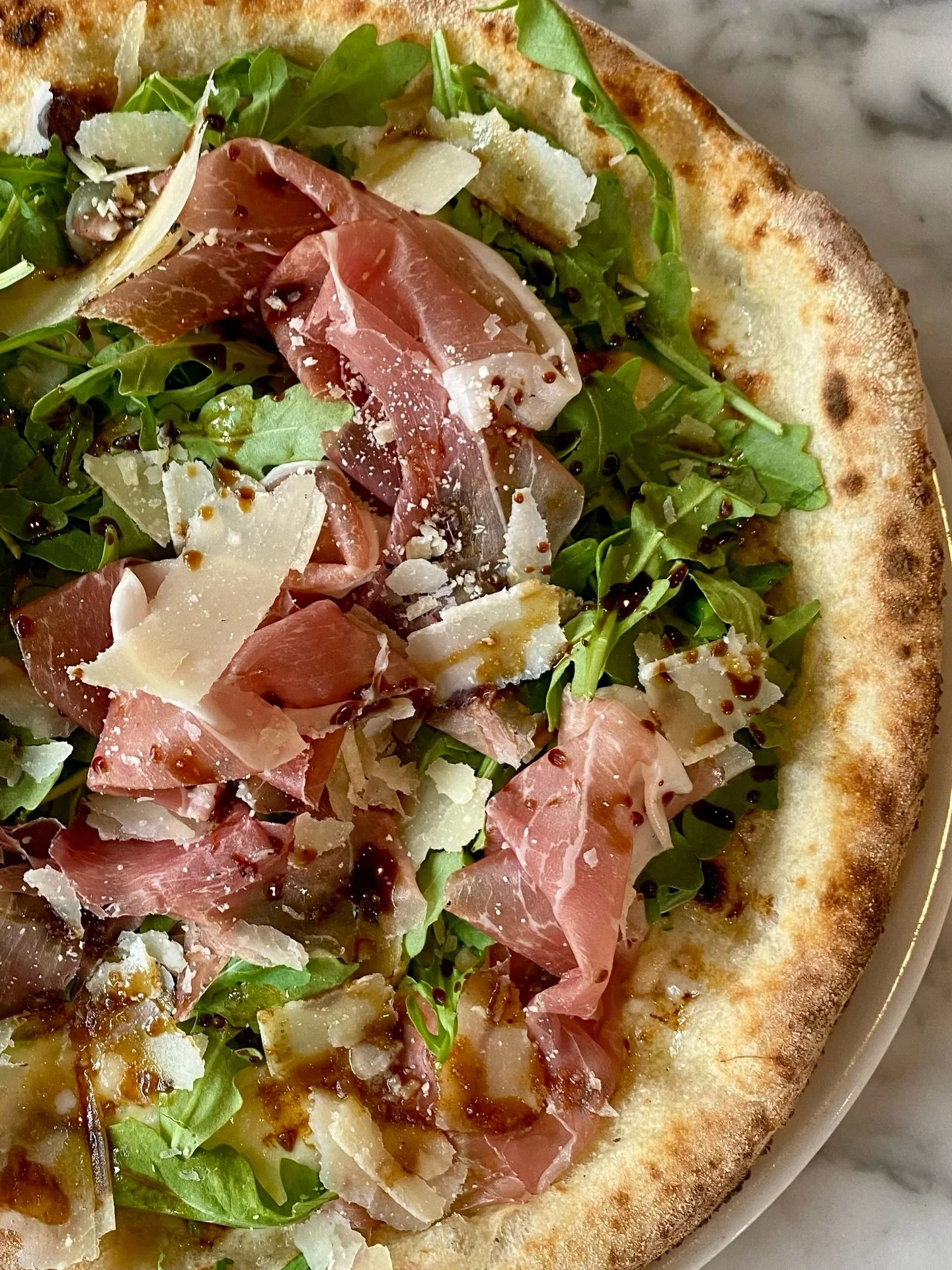 Lucky you&mdash;our Prosciutto &amp; Arugula pizza is waiting 🍀🍕 Skip the crowds and celebrate St. Patrick&rsquo;s Day the Italian way #chicagostpatricksday #50toppizza 

PROSCIUTTO E ARUGULA &bull; mozzarella di bufala, 24 months parmigiano &ldquo