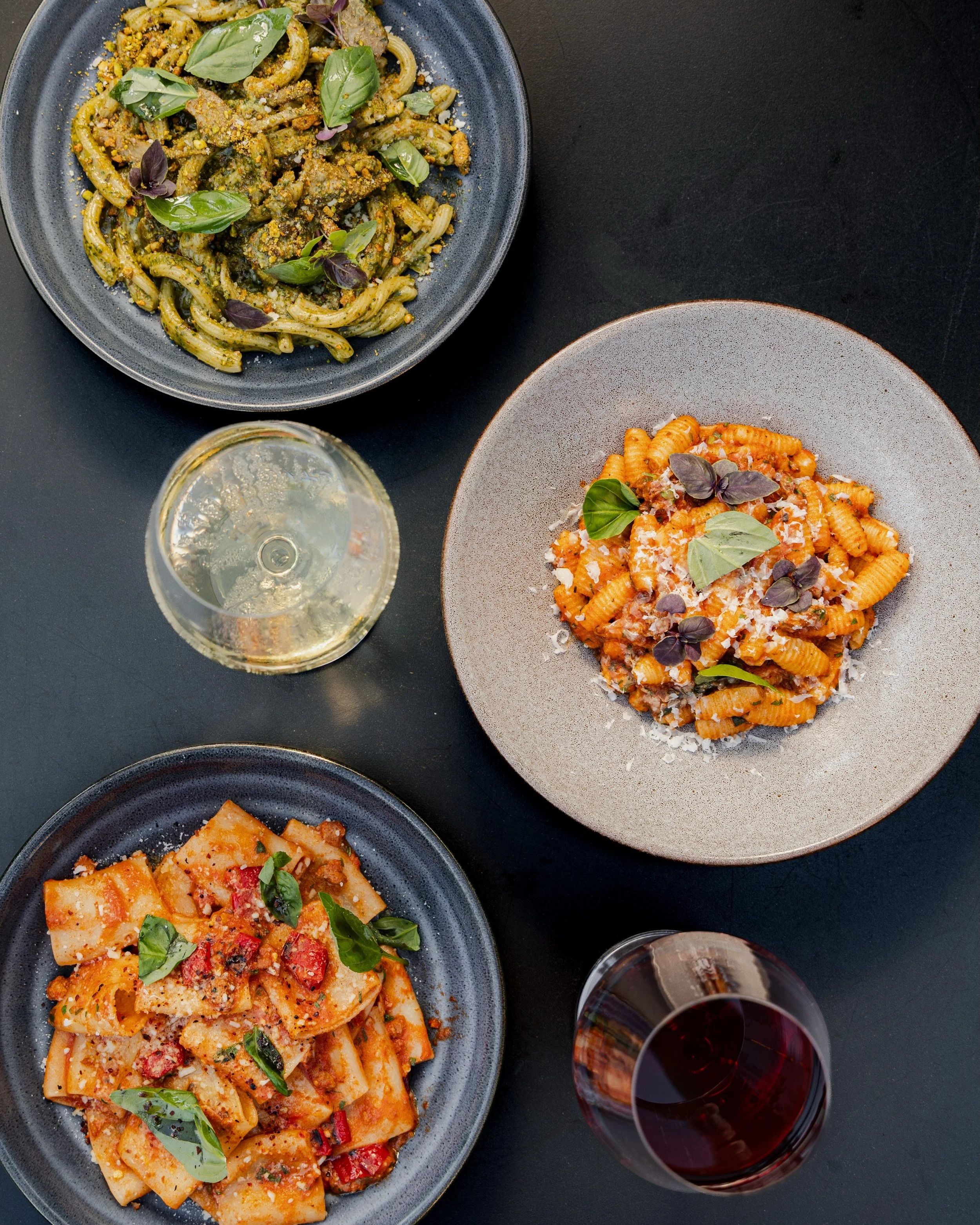 Tomorrow we run. Today we pasta. 🍝

Make the most of this beautiful Saturday on our patio.