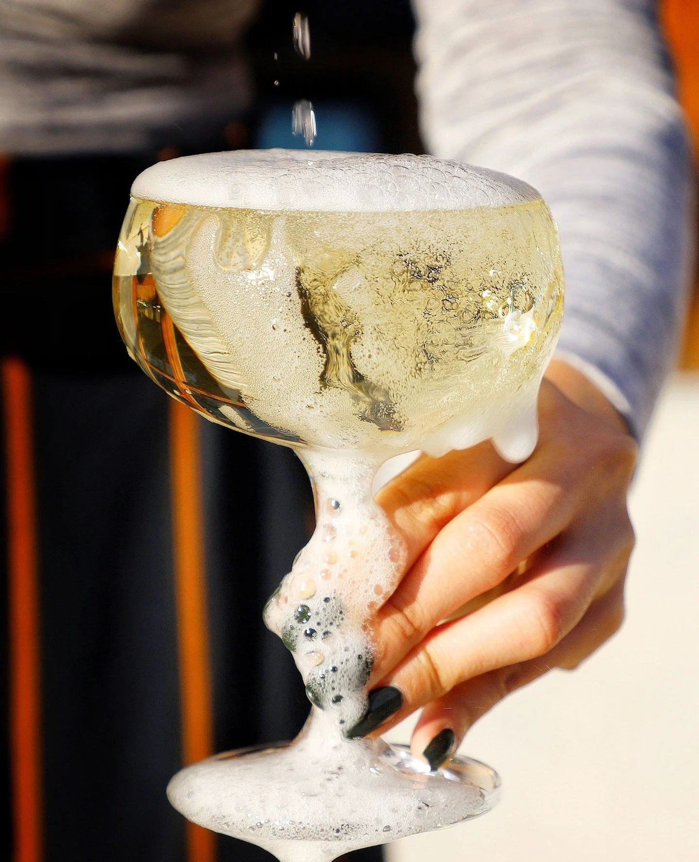 It's Marathon Sunday 🏅 Show off that medal and celebrate with bubbles &mdash; you&rsquo;ve earned it. 🥂⁠ Cin Cin!⁠
⁠
#ChicagoMarathon #ChicagoMarathon2026 #MarathonWeekend #ChicagoRunners #RunChicago #FinishLine #PostRaceCelebration #CodaDiVolpe #S