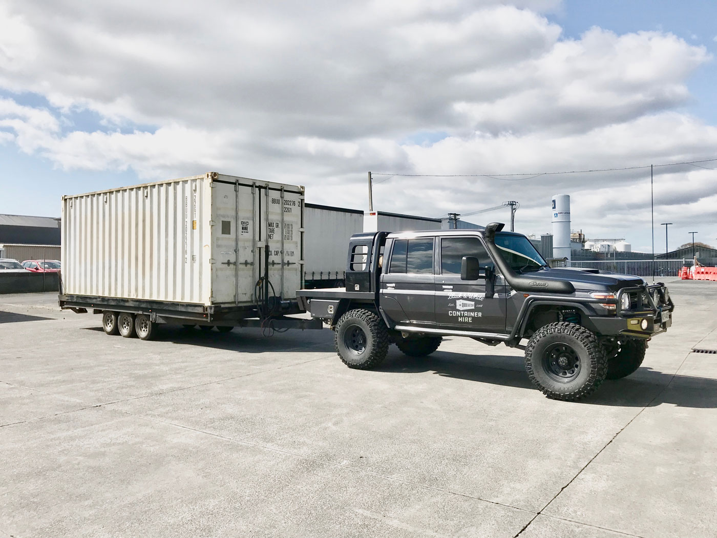 Black_and_White_Container_Hire_Transport_Auckland_Truck1_Web.jpg