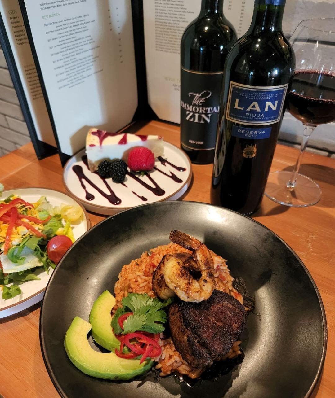 Grab your date and come relax - it&rsquo;s the perfect night for Dinner for Two!! 💃🕺 

🥗 Salad with smoked cheddar, tomatoes, coats and roasted peppers

🥩 Spice-rubbed Filet Mignon with Chipotle lime shrimp, Spanish rice

🍰 Raspberry White Choco
