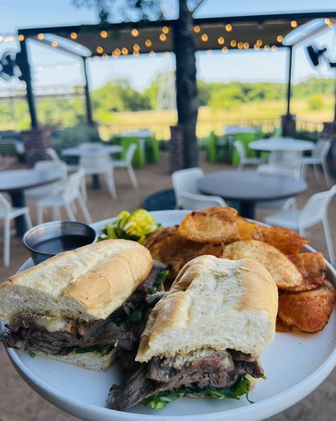 Excessively hot days require an excessively delicious lunch!! 😉 

👉🏼 Prime Rib Sandwich with pepperjack cheese, arugula, and horseradish served with house spiced potato chips

👉🏼 Soup of the Day: Corn Chowder
👉🏼 Veggie of the Day: Fried Planta