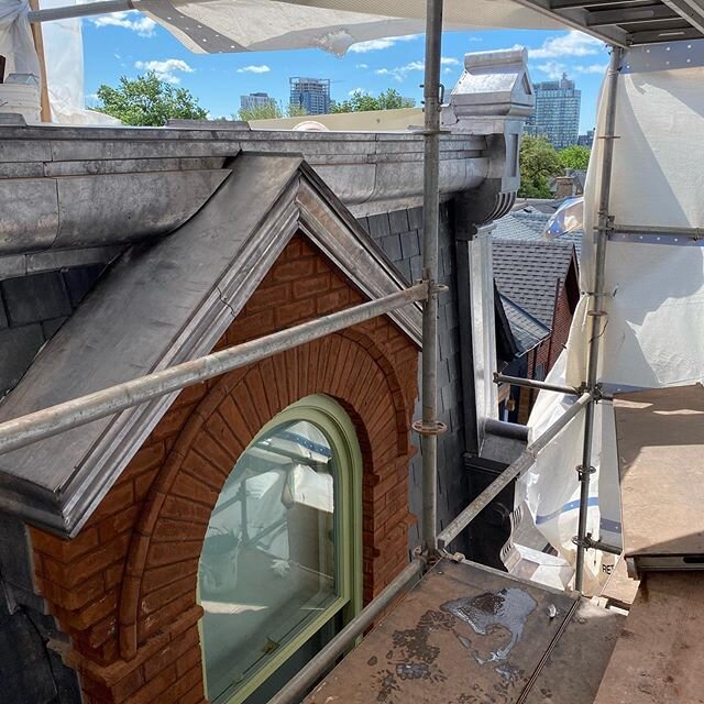 1 of 3 LCC columns are installed. The end result is pretty amazing. -
-
- #leadworks #copper #roof #roofing #slating #slate #skilled #trade #herritage #cabbagetown #toronto @huntheritage