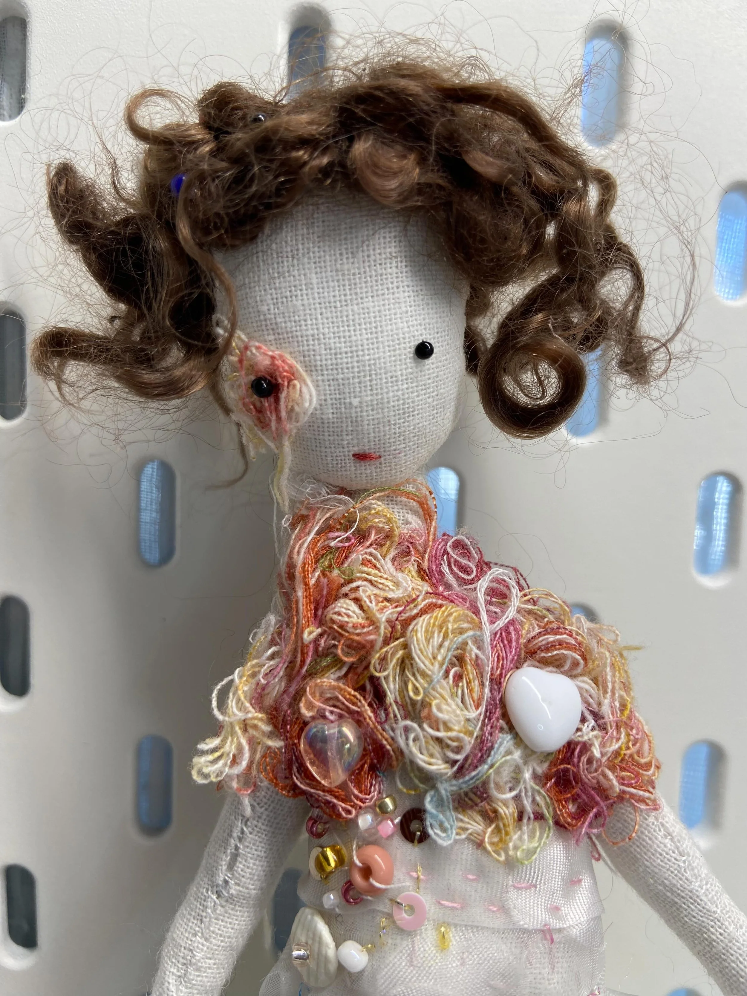 I took a little Instagram break, been riding a wave of deep expression, kicked off by a Creative Doll Making course I took with @thepalerook at the beginning of the year. She has it set up as the sweetest email correspondence course, no logins, no pr