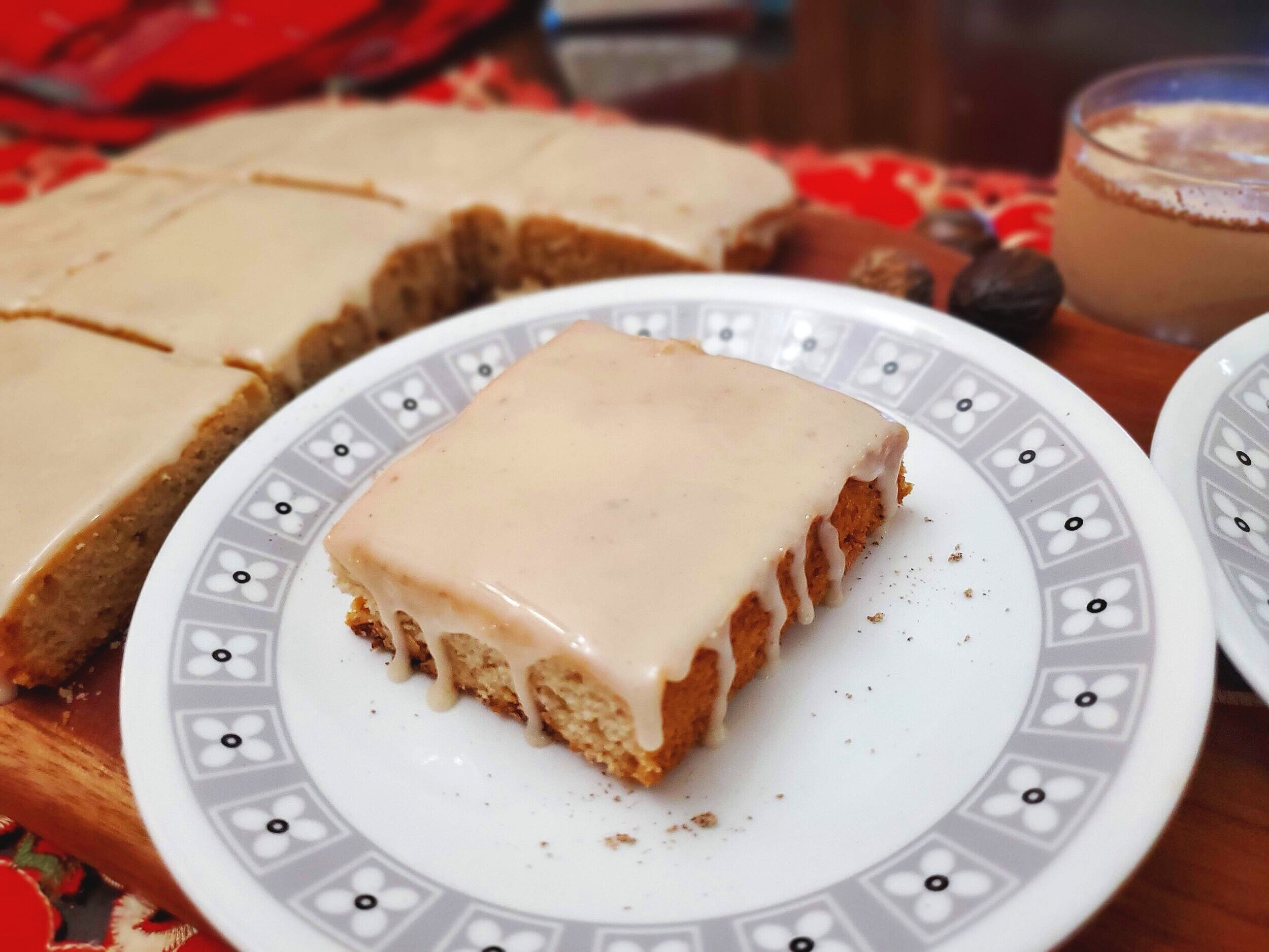 You can even drizzle the glaze over the entire Blondie :).