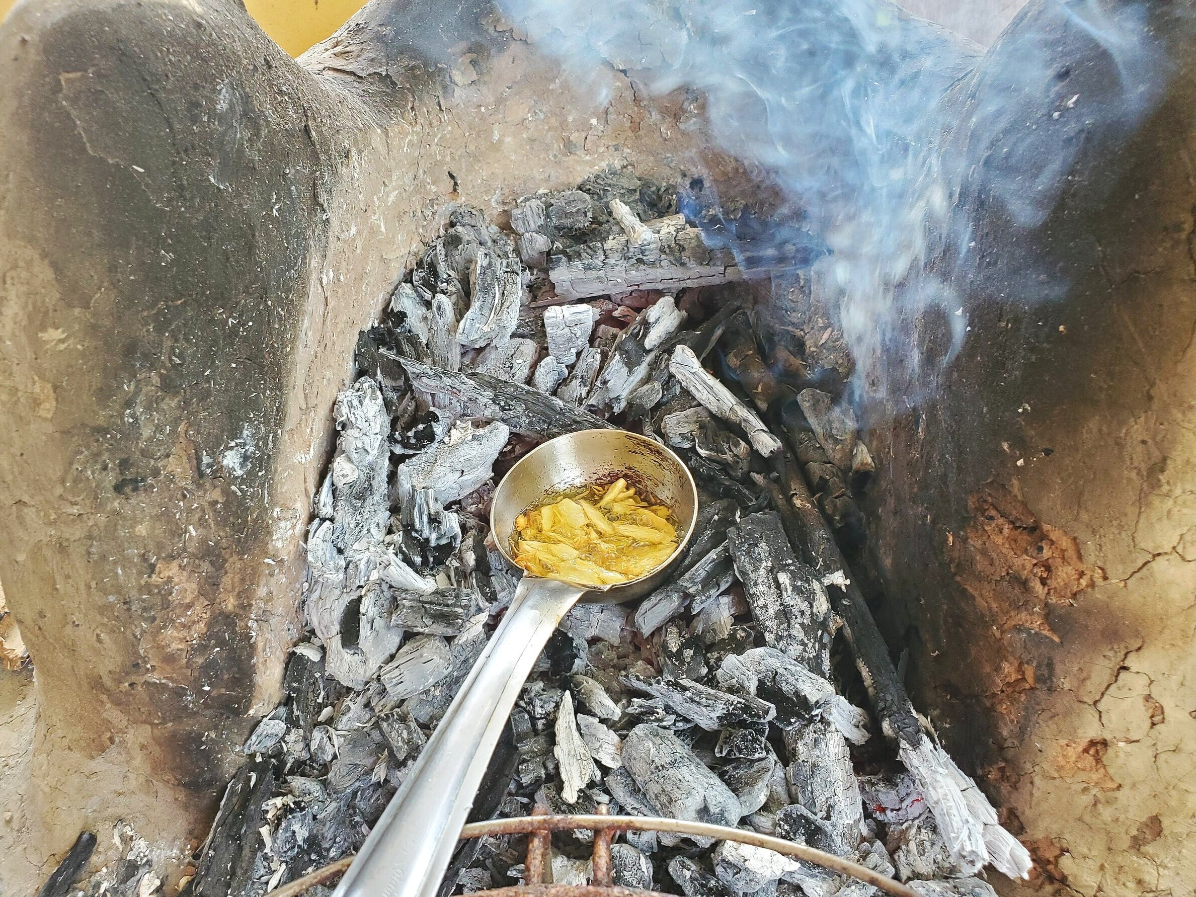 A kalchul heating to chounkay the choka.