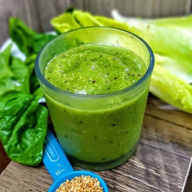 Have you tried Green Smoothies yet? .
.
.
Well it's my 3rd week of having these and  they are here to stay!! .
.
.
@reesewitherspoon inspired me to include this in my diet after she showed us her version a couple of weeks ago. And guys! It has so man