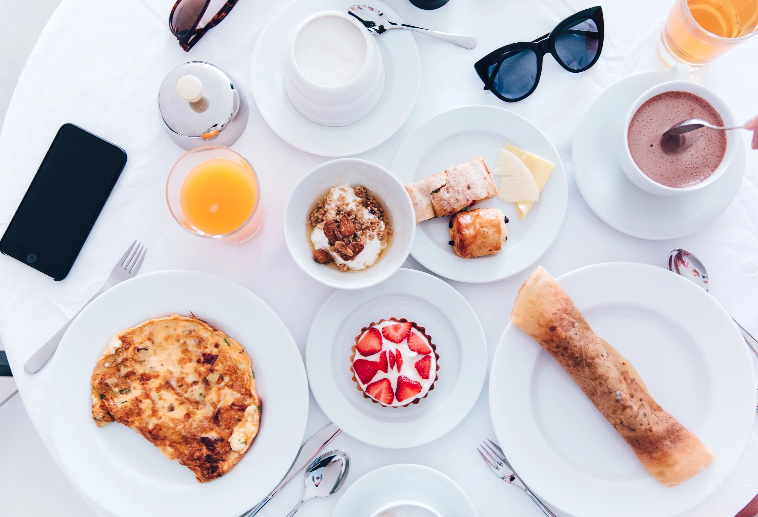 Ladies having lunch or brunch together #brunch #brunchgetogether #ladieswhobrunch #foodparty #ladieslunch