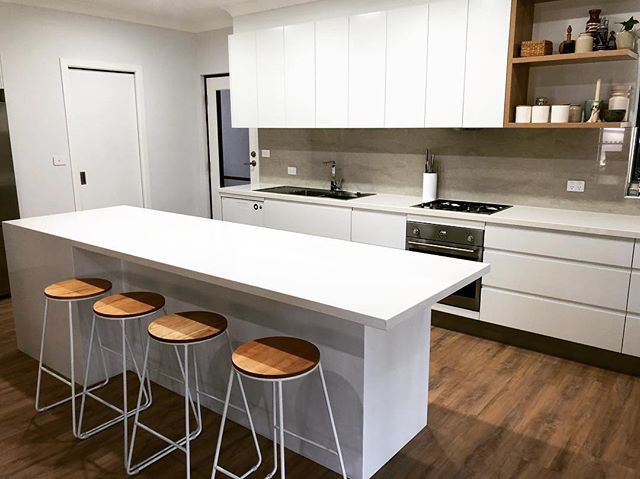 40mm &lsquo;Luna White&rsquo; from @wk_quantumquartz with feature boxed section Island recently installed in the Clarence Valley #stone #stonemason #stonebenchtops #islandbench #kitchendesign #newkitchen #newbuild #lifestyle #clarencevalley