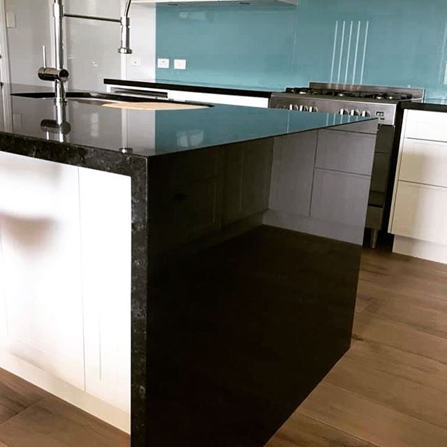 Another stunning kitchen recently completed in the Clarence Valley featuring Black Pearl Granite from @wk_quantumquartz #stone #stonemason #stonebenchtops #granite #blackpearl #naturalstone #kitchendesign #kitchenrenovation #clarencevalley #lifestyle