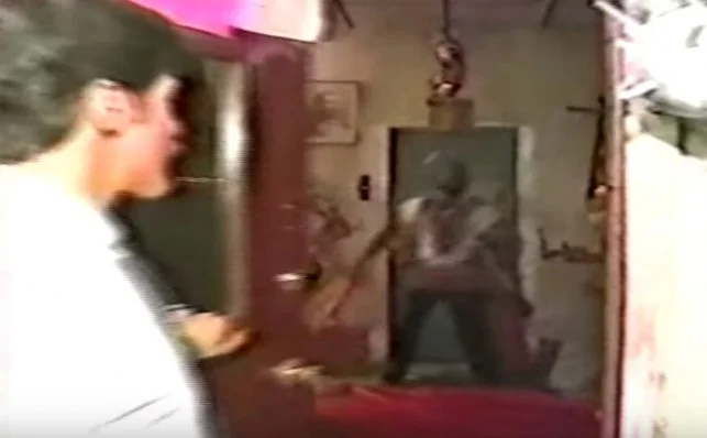 Geraldo uses an investigative technique from his Willowbrook days: Opening a door.