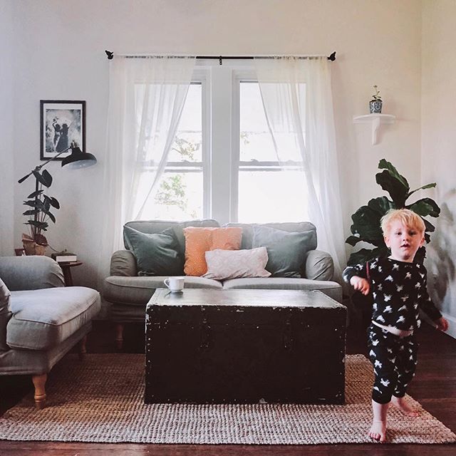 Saturday morning product photography - people with kids edition . 
#itsgoinggreat #happysaturday &bull;
&bull;
&bull;
&bull;
&bull;
&bull;
#homedecor #throwpillows #farmhouse #momlife #smallbusiness #shopsmall #interiordesign #tropicalhomedecor