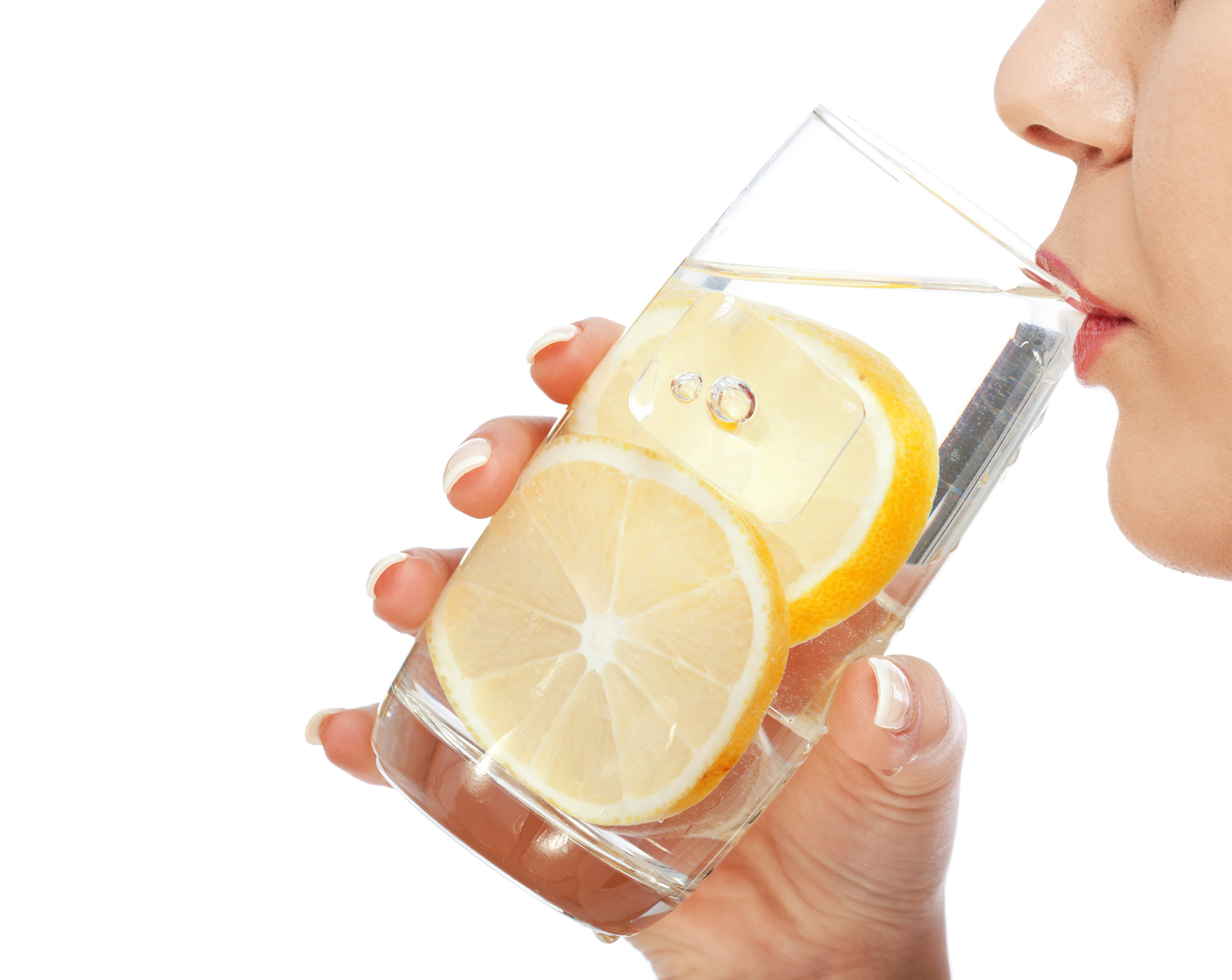 5 Reasons You Should Be Drinking Lemon Water Every Morning