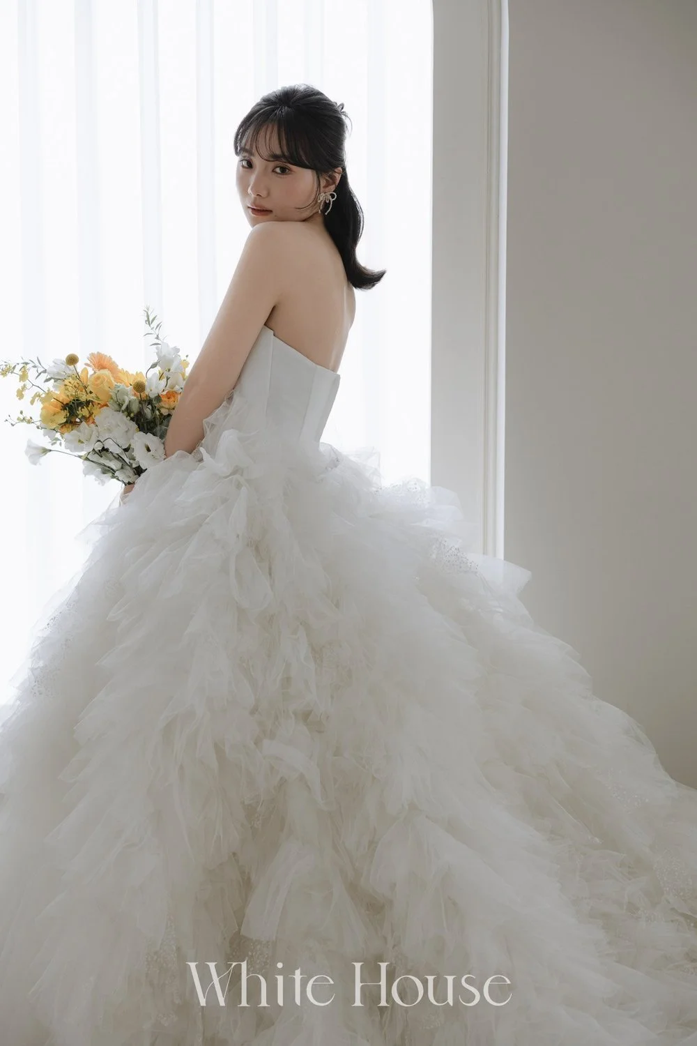 韓式婚紗照特色二：輕盈柔美的材質，呈現自然美感