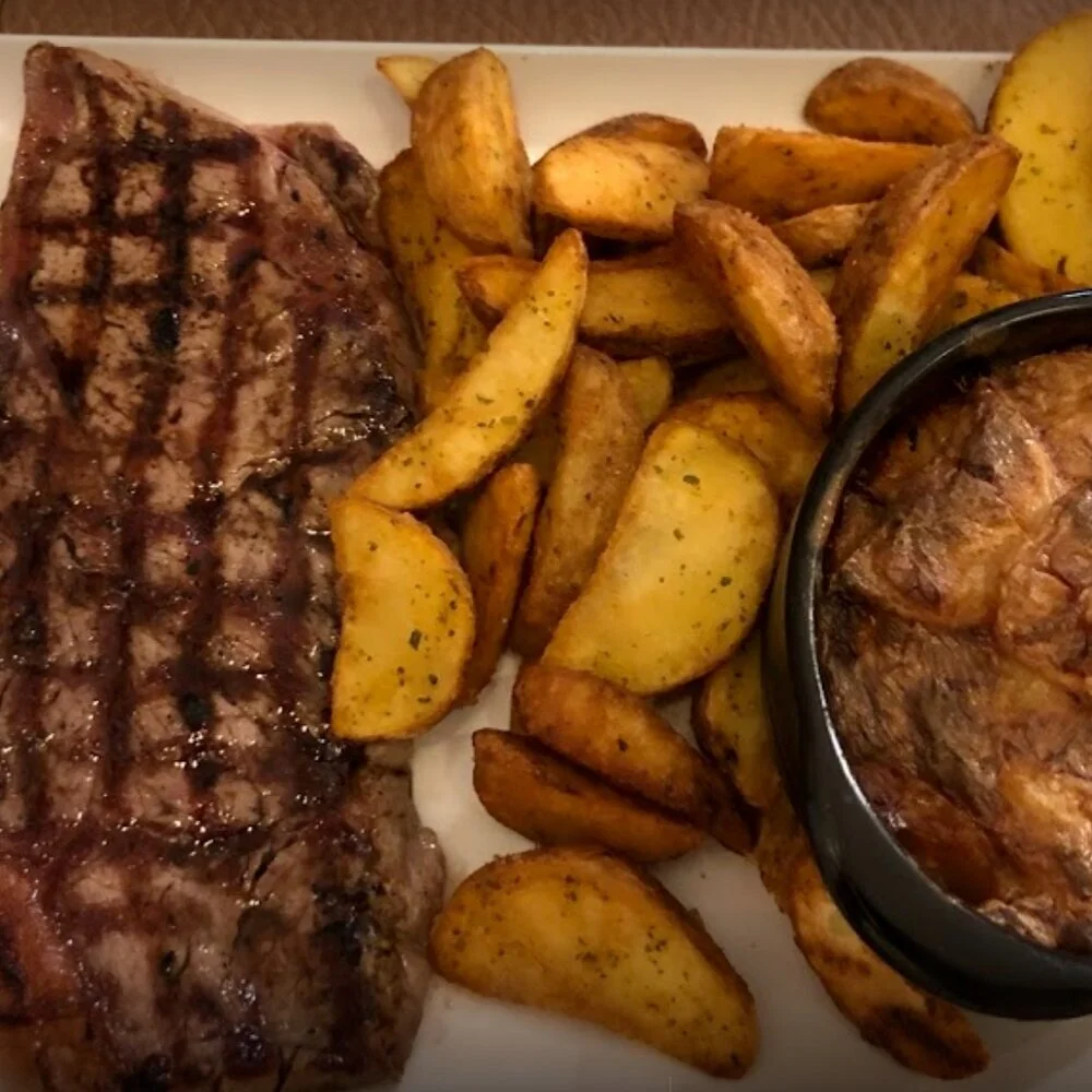 Athalo Real: If you get a bit tiered of seafood and need some red meat in your life, head over to Athalo Real. A Meat restaurant with the meats presented like a butcher’s. They also have an outside patio in a garden.