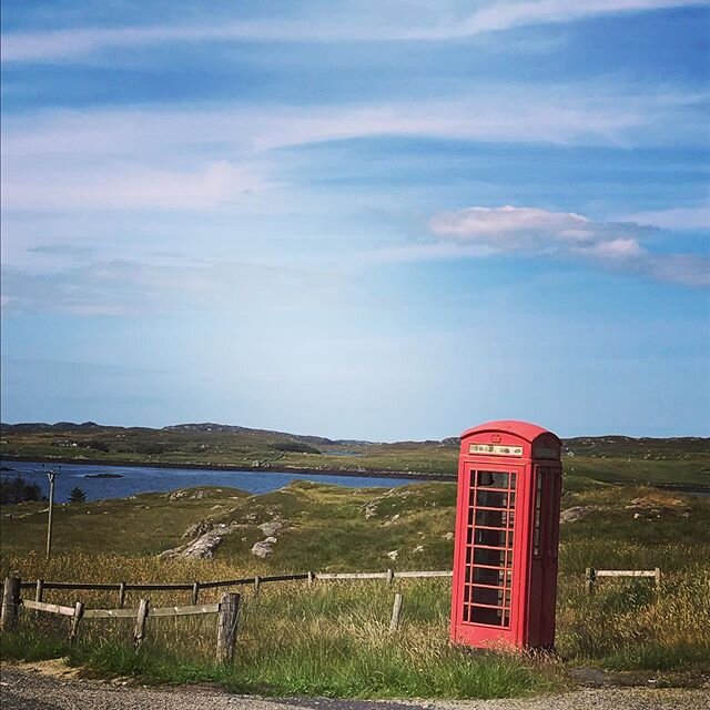 🏴󠁧󠁢󠁳󠁣󠁴󠁿 memories, isle of Lewis, August 2019.
&ldquo;Hello 2019 are you there? Just calling to tell you We kinda need you back ASAP&rdquo; .
.
#scotland #isleoflewis #hello2019areyouthere #phonebooth #thelostphonebooth #thinkgloballylivelocall