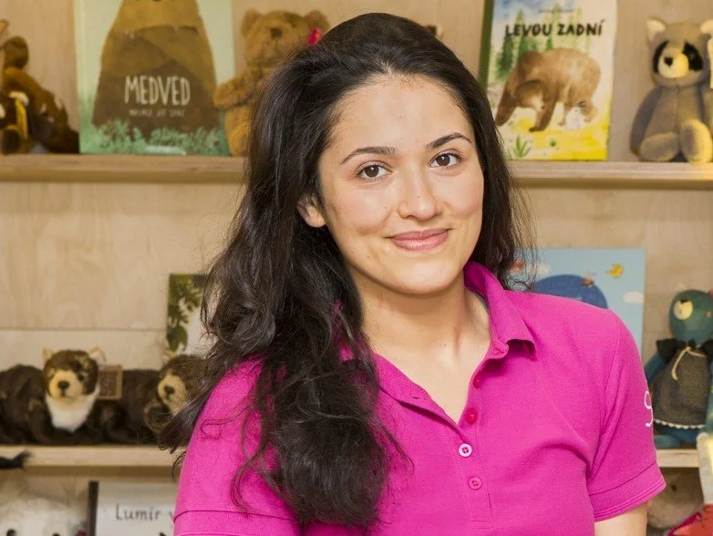 Zari - vedoucí prodejny Skibi Kids