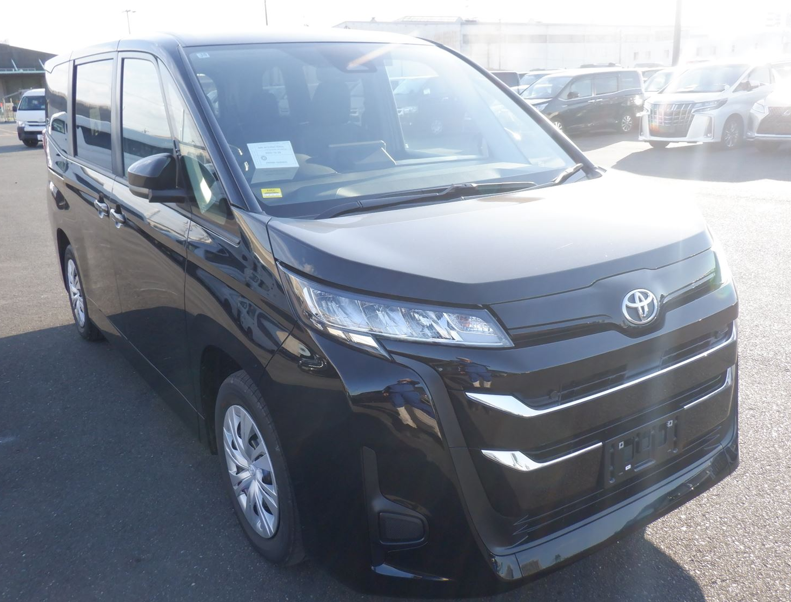 Toyota Noah Hybrid X