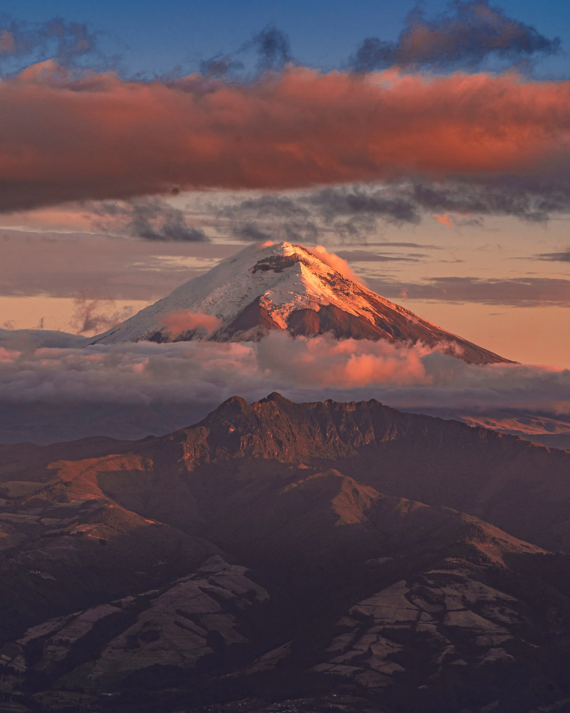 view of Cotopaxi from Teleferico 2019-09-14-002.jpg