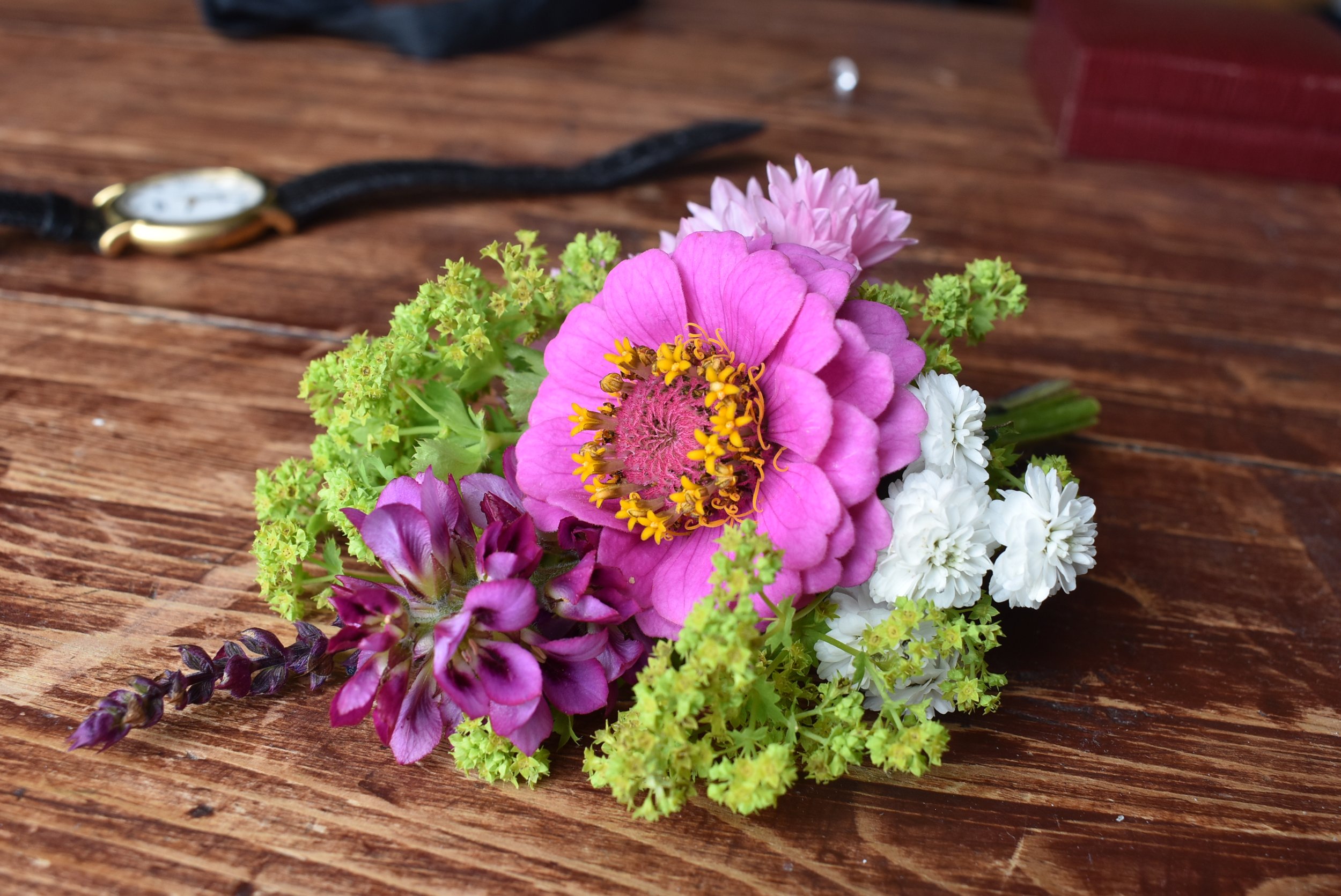Zinnia buttonhole.JPG