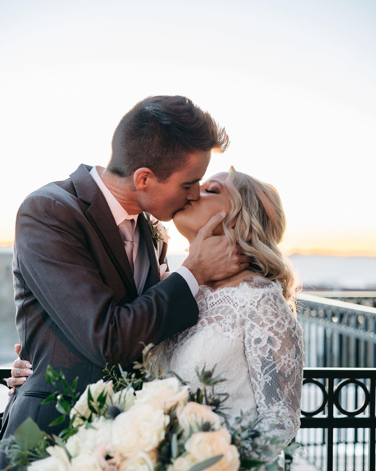 On top of the world. 🌎
Swipe for the most perfect golden hour highlight of our work! &gt;&gt;&gt;

Planning: @thisisme_racheleki @irenetyndale
Photo: @quartephotography
Beauty: @jolieartistryco &mdash; Hair: Rachael and Makeup: Megan
Venue: @terminu