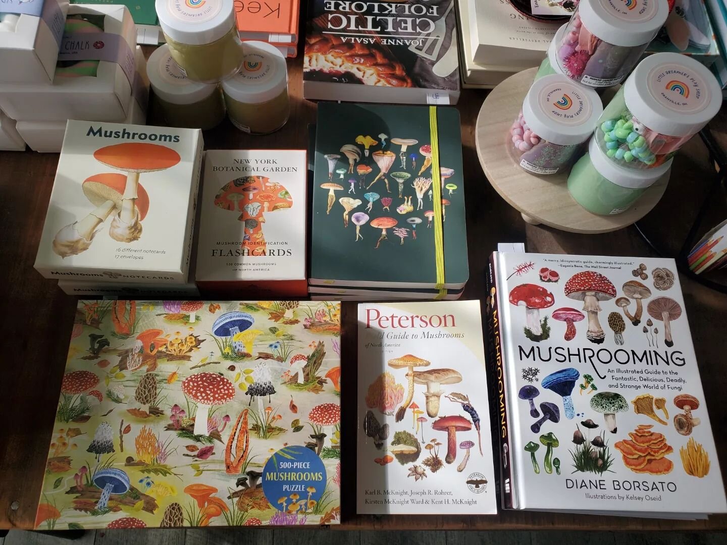 Can you tell we love all things mushroom? With morel mushroom hunting season almost upon us, we've got guides, flashcards, notecards, journals, books and puzzles with our favorite fungi 📚

#readersgardenohio #readersgardenbookstore #granvilleohio #i