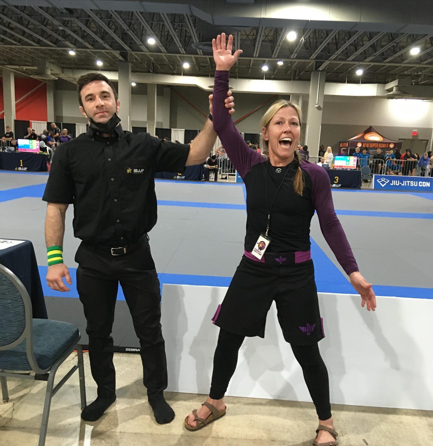 The ref humored me with a hand raise photo after my IBJJF Miami superfight win. After a heartrbreaker loss by a grip penalty yesterday, I came back today with determination to have a good match. &ldquo;Strong and ready&rdquo; my mantra. Executed the 