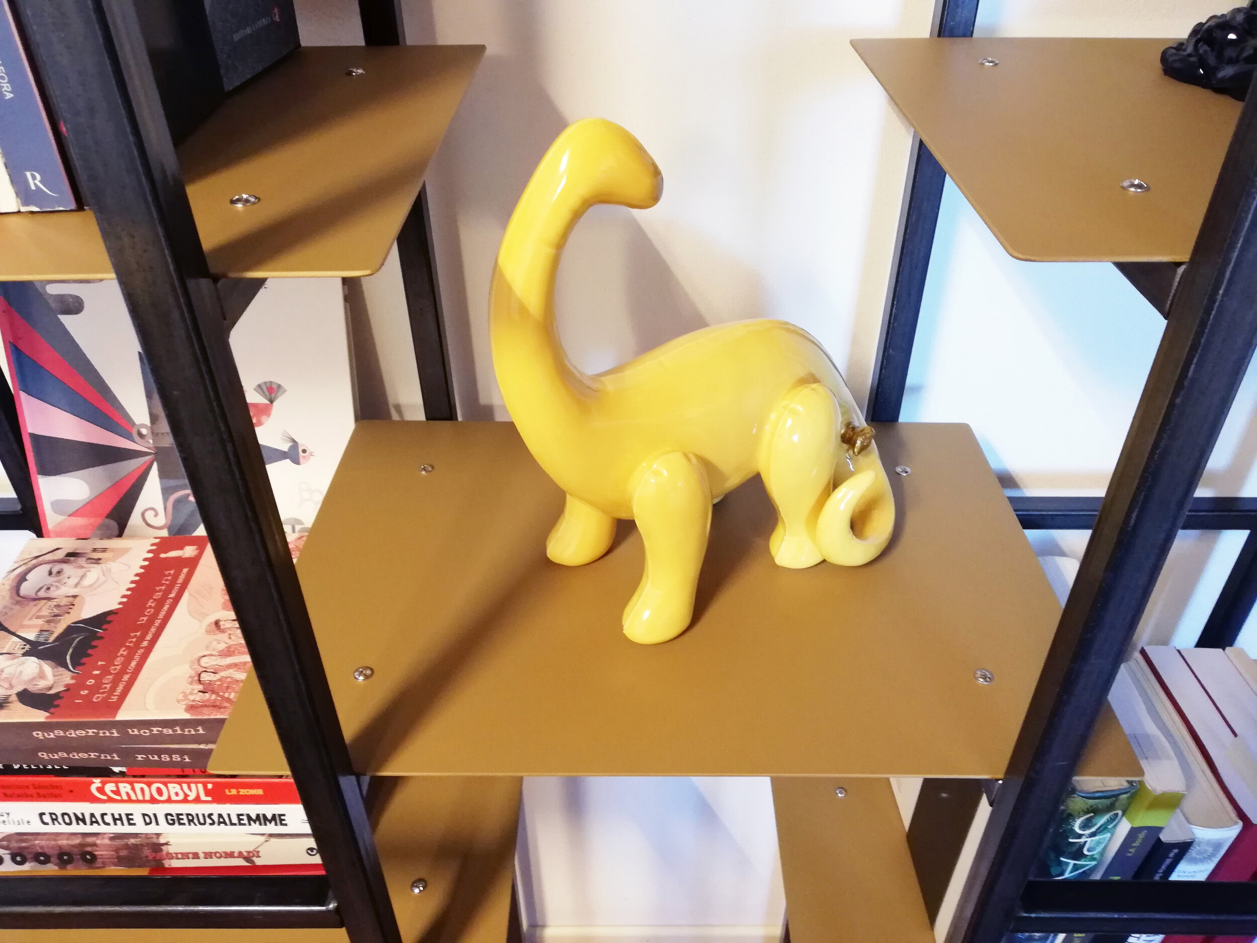 Oggetto: Libreria modulare Anno: 2017 Collaborazioni: Arch. Andrea Pegoraro Descrizione: Libreria custom per cliente privato, in ferro al naturale e laccato, modulabile con l'aggiunta di elementi verticali e ripiani orizzontali, studiata oltre ch