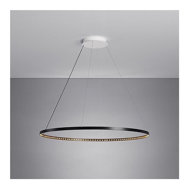 CIRCLE 80 pendant light providing direct and indirect light. Available in black, white and Prestige finishes.
.
.
#LeDeunLuminaires #madeinfrance #interiordesigners #lightingdesigners #since1997 #architecturedesign #ledeun #leddesign #lightingdesigne