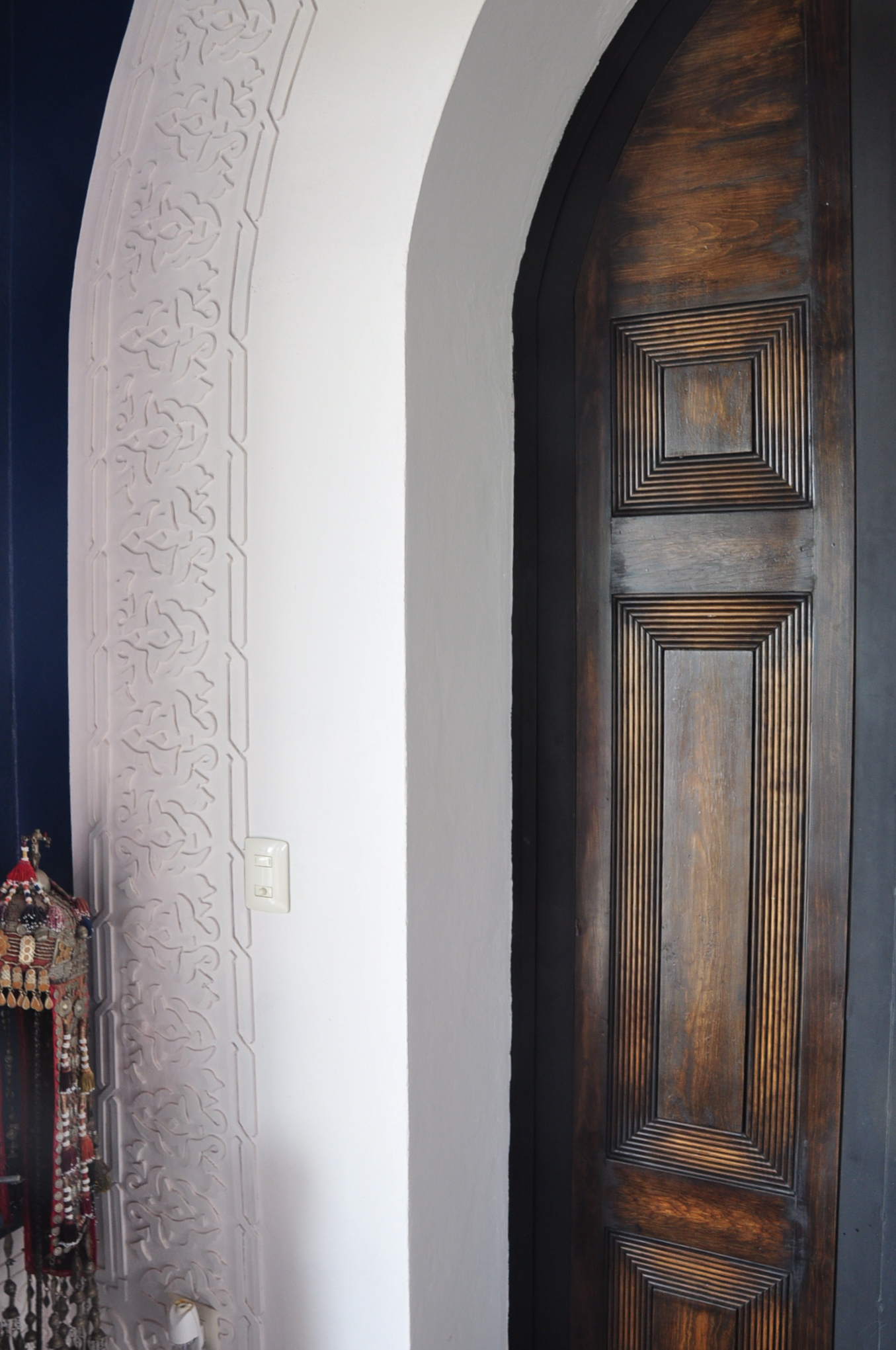 CASA OASIS, LIVING ROOM DOOR &amp; WALL DETAIL