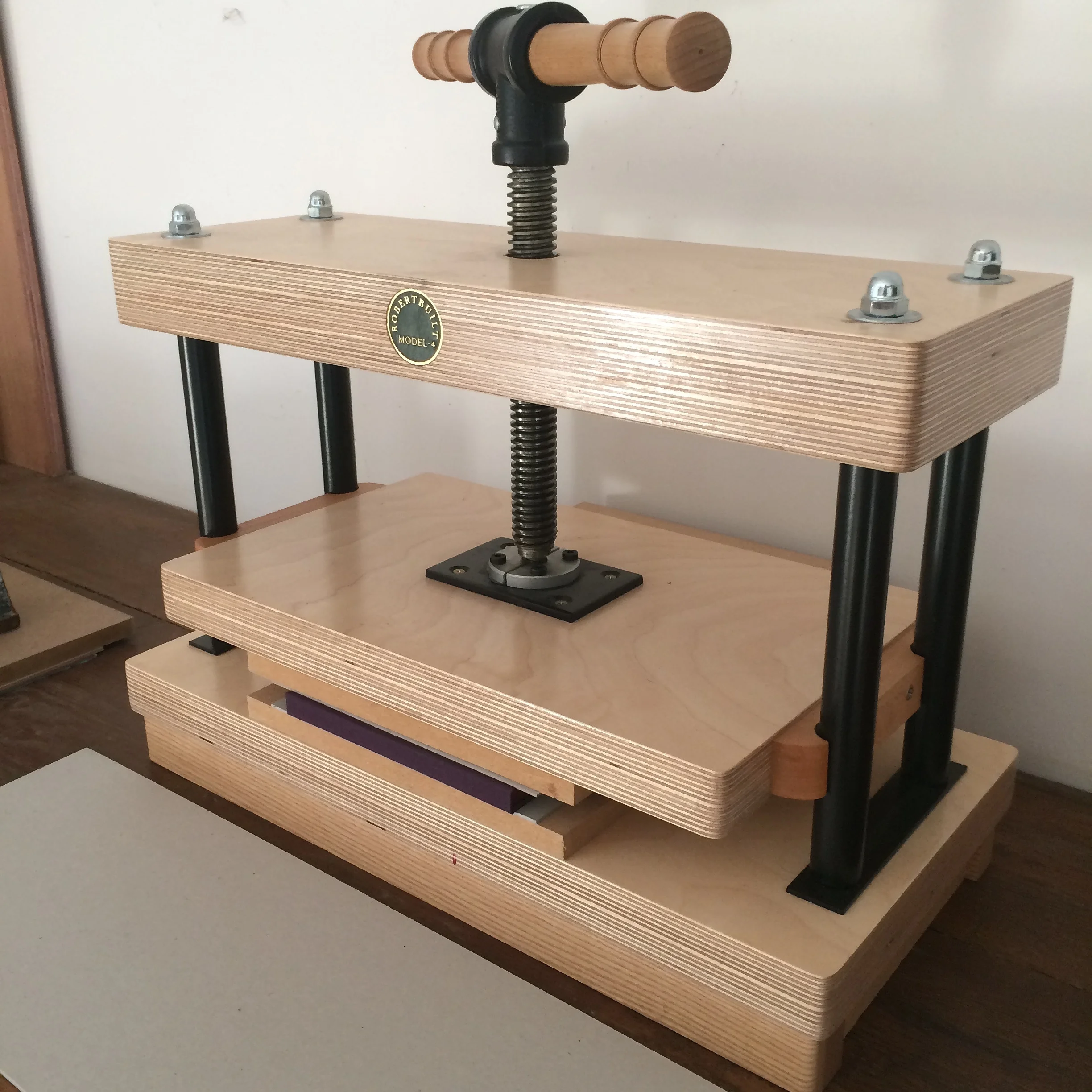 Éilís' bookbinding press