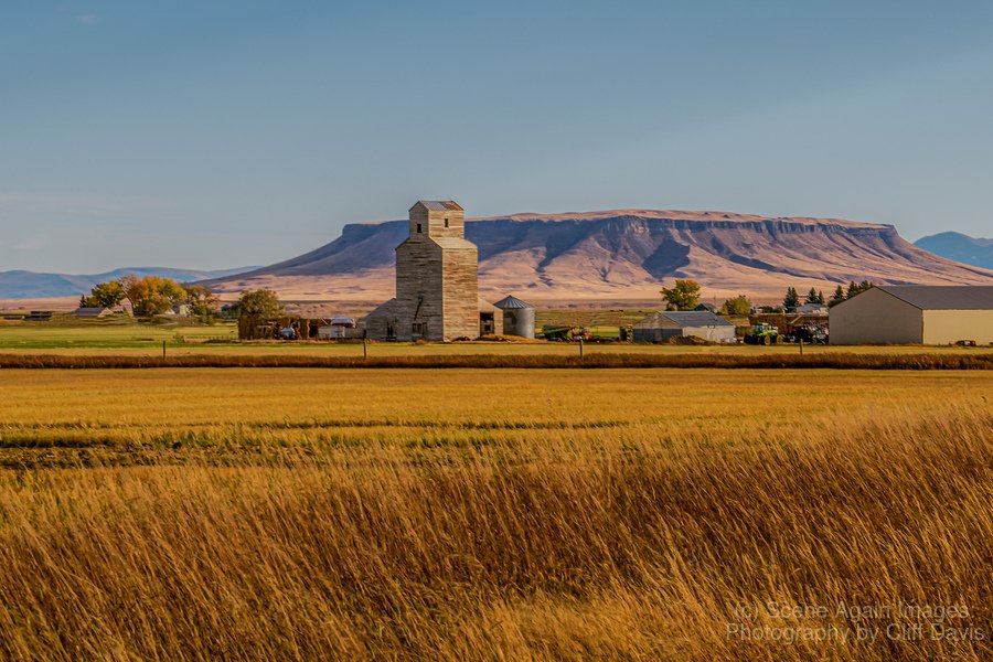 OLD ELEVATOR AT SQUARE BUTTE