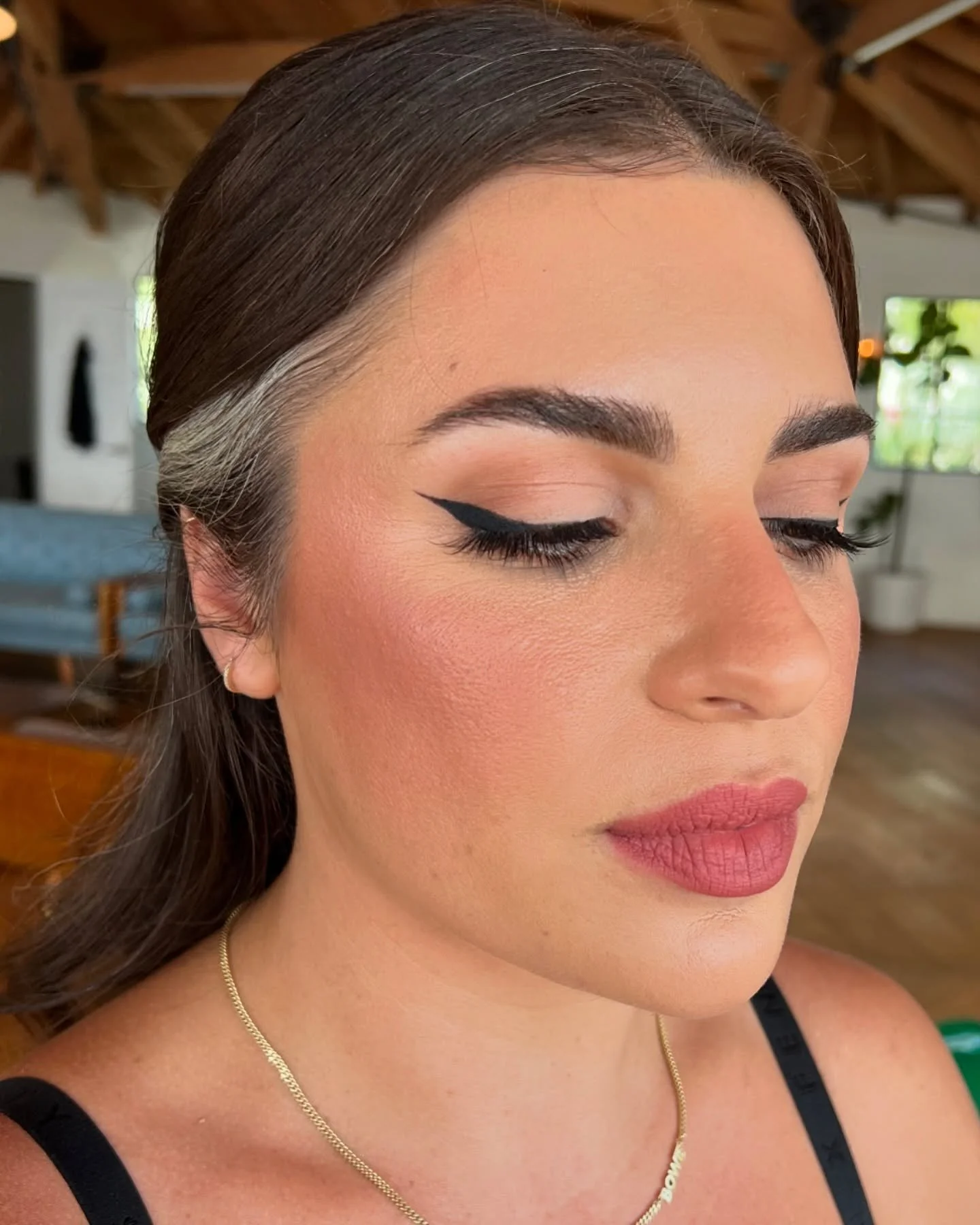 fresh skin and sharp liner for my bride&rsquo;s big day ✨

what is your favorite black eyeliner? I&rsquo;m in the market for a new one! 
.
.
.
makeup by me @jennquinnbeauty for @megoharebeauty 
hair: @bobbiepinsblush for @megoharebeauty 
agency: @meg