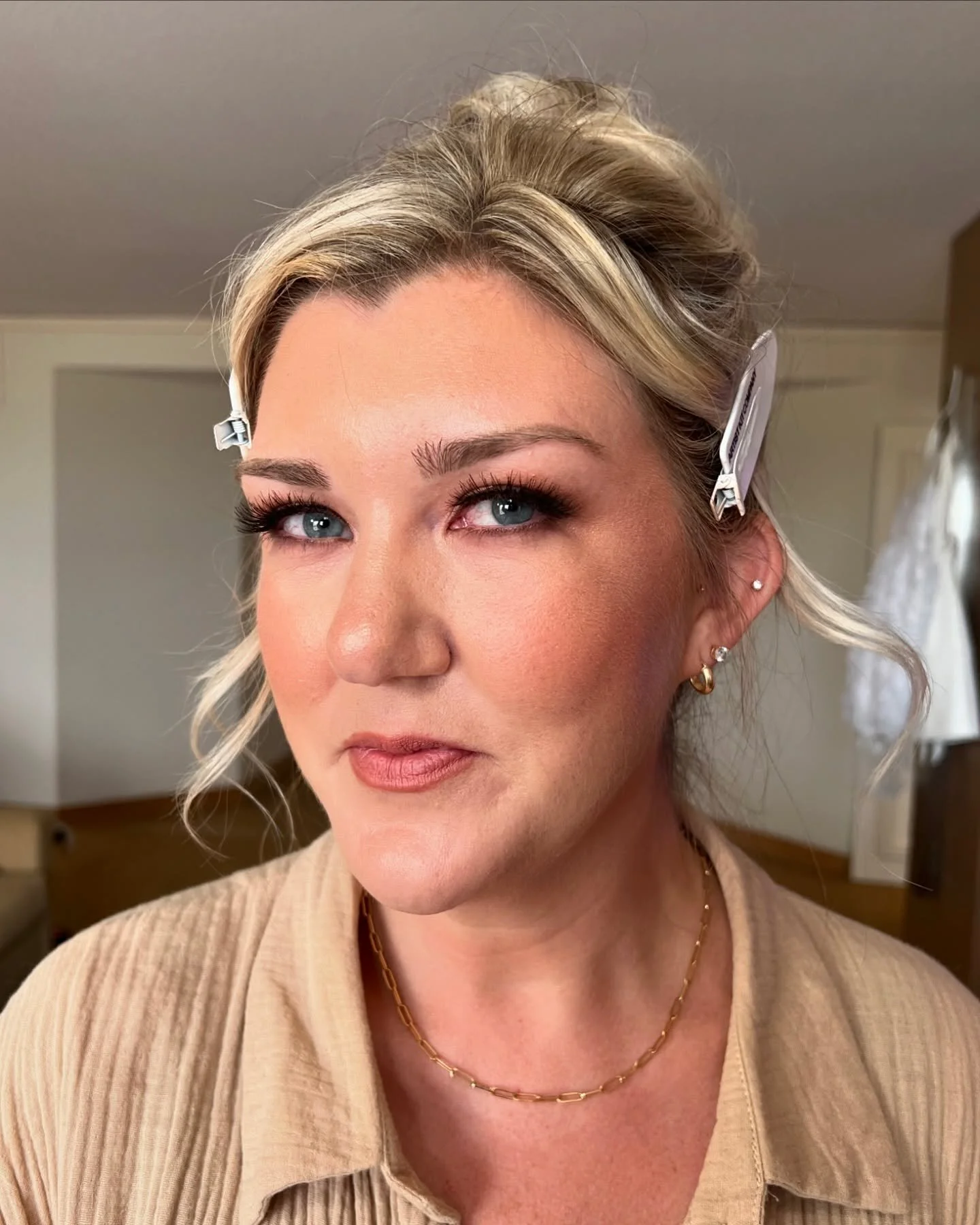 warm smokey eyes to make that beautiful blue pop 💥
.
.
.
.
makeup by me @jennquinnbeauty 
hair: @hairbyamandafeauto 
agency: @megoharebeauty 
.
.
#ocmakeupartist #bridalmakeup #weddingmakeup #bridesmaidmakeup #sanclementemakeupartist #carlsbadmakeup