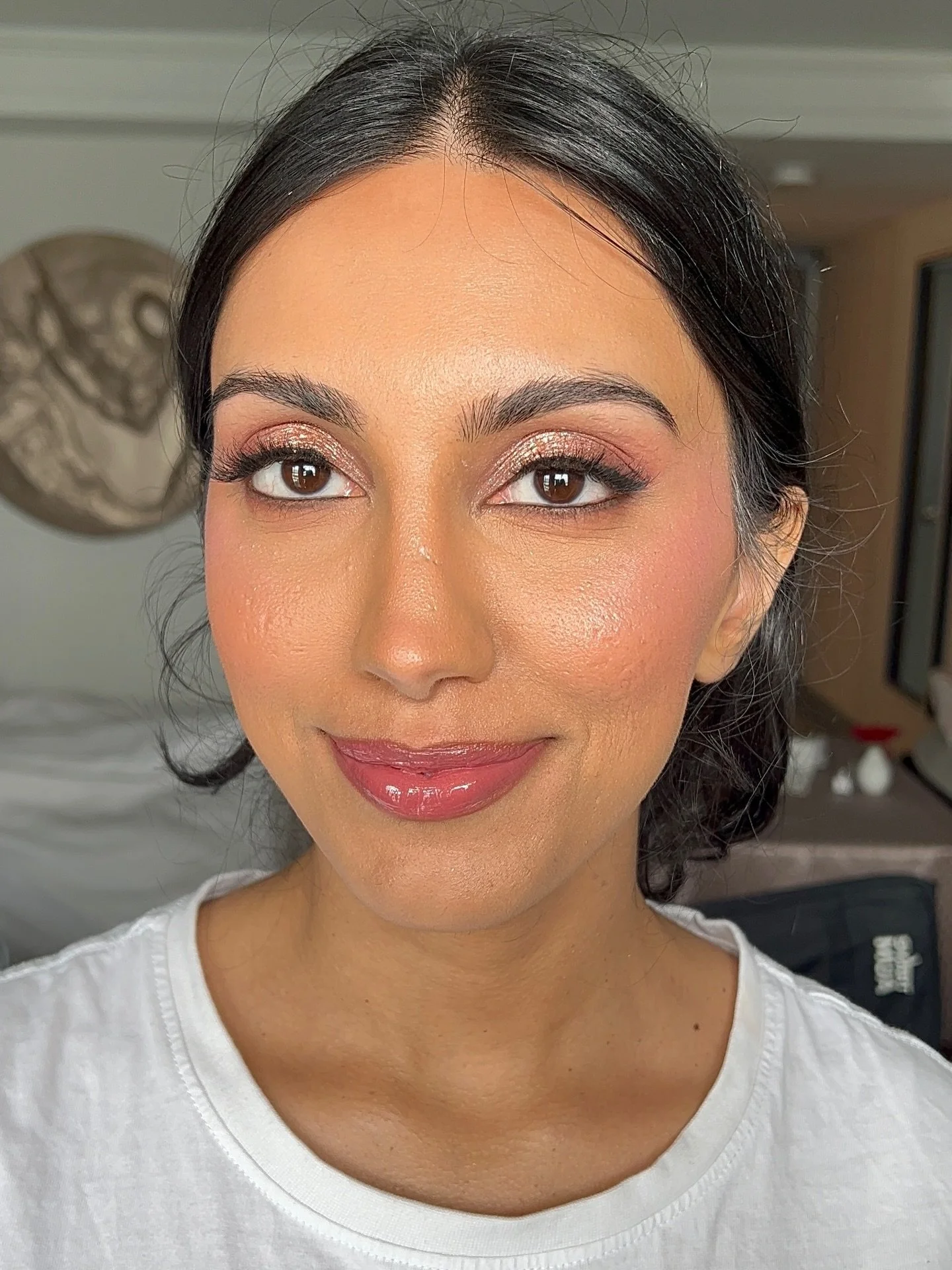 soft pink and gold shimmers 💗
.
.
.

makeup by me @jennquinnbeauty 
For @alenabeauty__mua 

E Y E S

@maccosmetics 24 hour eye base, black black chromaline
@patricktabeauty major dimension II palette
@kosas nanobrow in dark brown

S K I N

@dieuxski