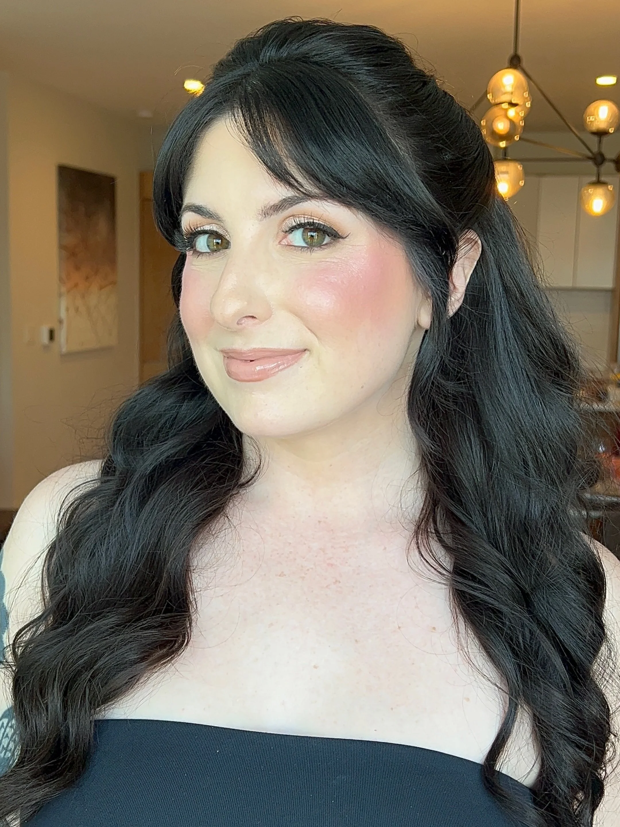 fresh and glowing ✨ obsessed with @kbarnacle and her wedding day look! 
.
makeup by me @jennquinnbeauty 
hair @bytaarrymoy 
agency @megoharebeauty 
.
.
.
#lamakeupartist #weddingmakeupartist #bridalmakeup #ocmakeupartist