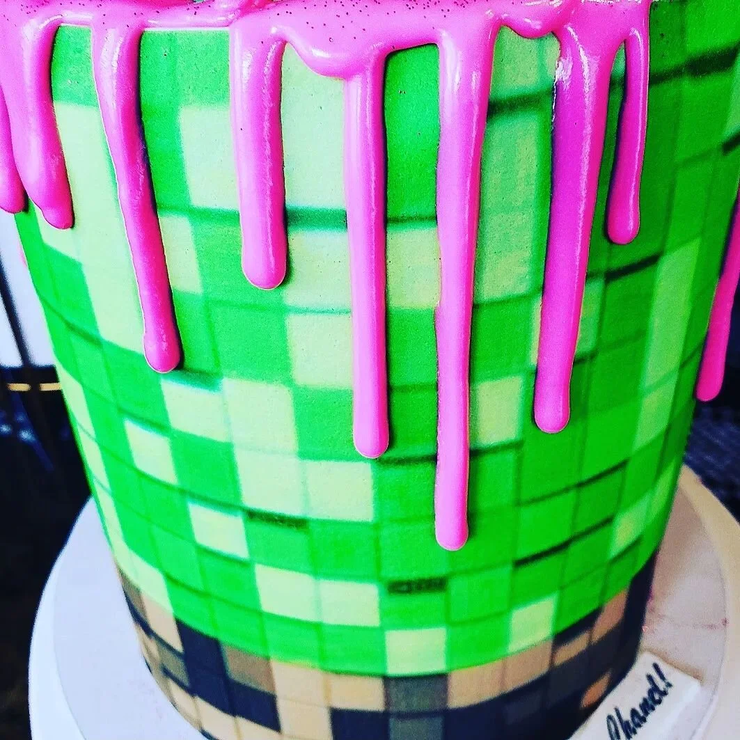 MineCraft Inspo 💚

#CAKE #cakeart #scratchbyjyn #foodie #baker #onlinebakery #artist #edibleart #ediblecreative
#beautiful #minecraft #vanilla #coco #edible #cakecicles #chocolate #smallbusiness #dessert #ganache
#momlife #momblog #brownskingirls #f
