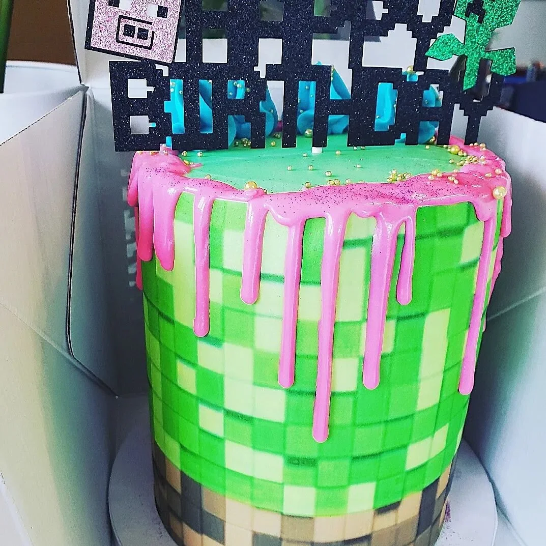 MINECRAFT YUMMY-NESS 💚

#CAKE #cakeart #scratchbyjyn #foodie #baker #onlinebakery #artist #edibleart #ediblecreative
#beautiful #minecraft #vanilla #happybirthday #edible #cakecicles #chocolate #smallbusiness #dessert 
#momlife #momblog #hotchocolat