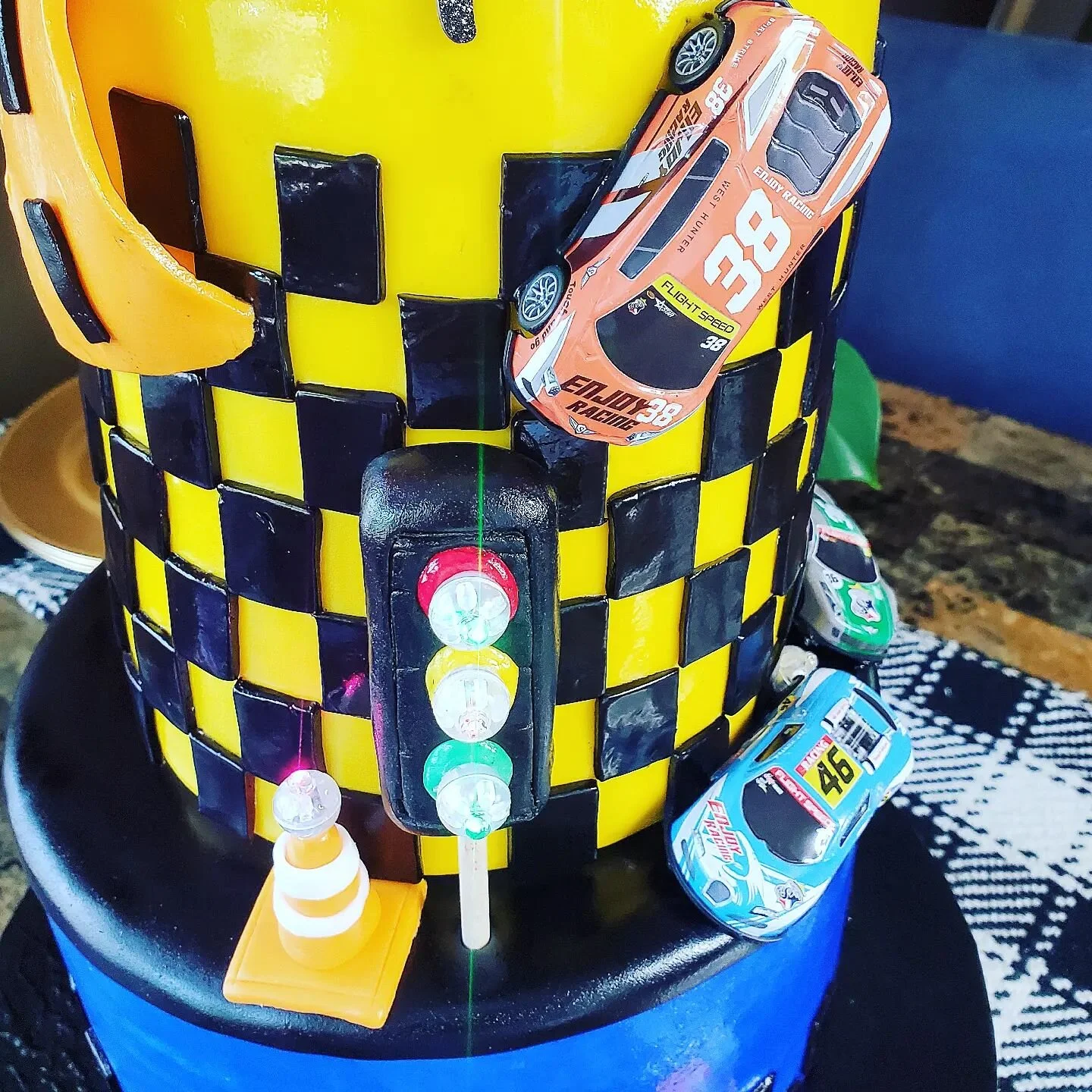 Always love in the details! 💛

#CAKE #cakeart #scratchbyjyn #foodie #baker #onlinebakery #artist #edibleart #ediblecreative
#beautiful #racecar #vanilla #two #edible #cakecicles #chocolate #smallbusiness #dessert 
#momlife #momblog #njbaker #foodnet