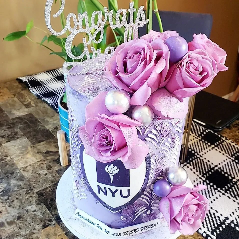 Loved making all the grad cakes this year! 💪🏽🙏🏽👩🏽&zwj;🎓

#CAKE #cakeart  #foodie #college #onlinebakery #artist #edibleart #ediblecreative
#beautiful #nyu #nyc #vanilla #coco #edible #cakecicles #chocolate #smallbusiness #dessert #design #cong