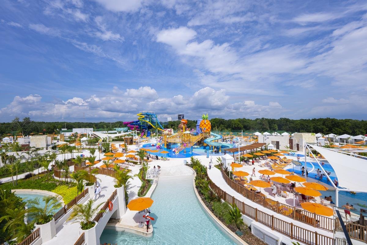 Overview-Aqua-Nick-at-Nickelodeon-Hotel-and-Resort-Cancun-Mexico-Photo02.jpg