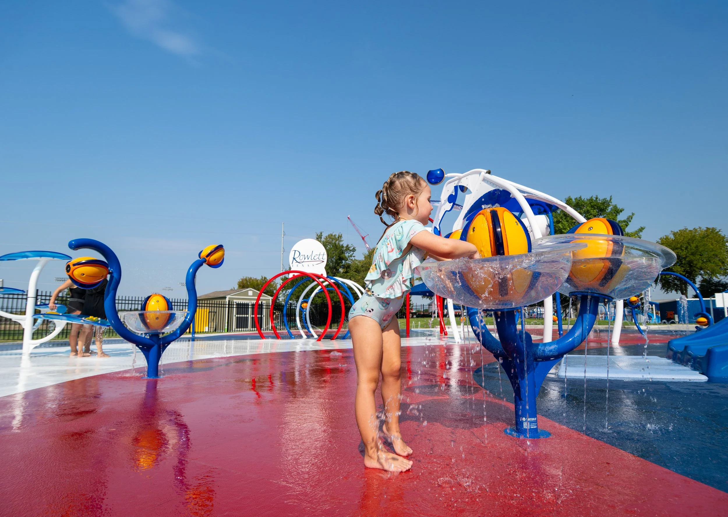 Custom-cut Life Floor curves flow between Waterplay spray features at Wet Zone Waterpark in Rowlett, TX