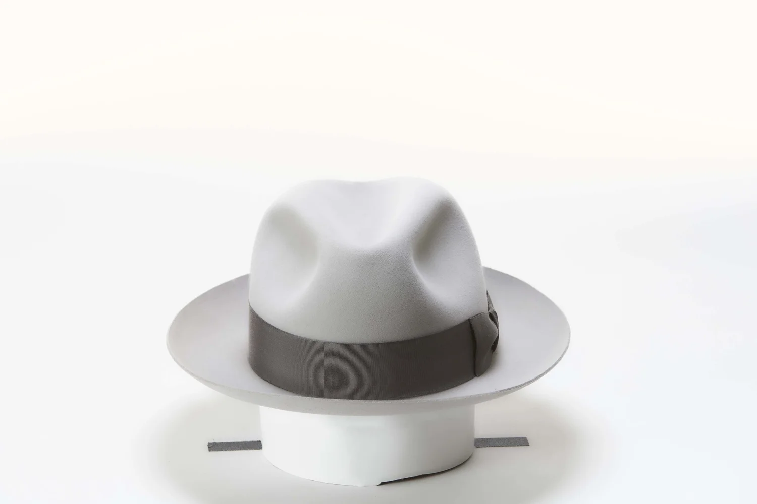 Pin By Minny Timmer On Editorial Kids Studio Crazy Hats Crazy Hat Day Headdress