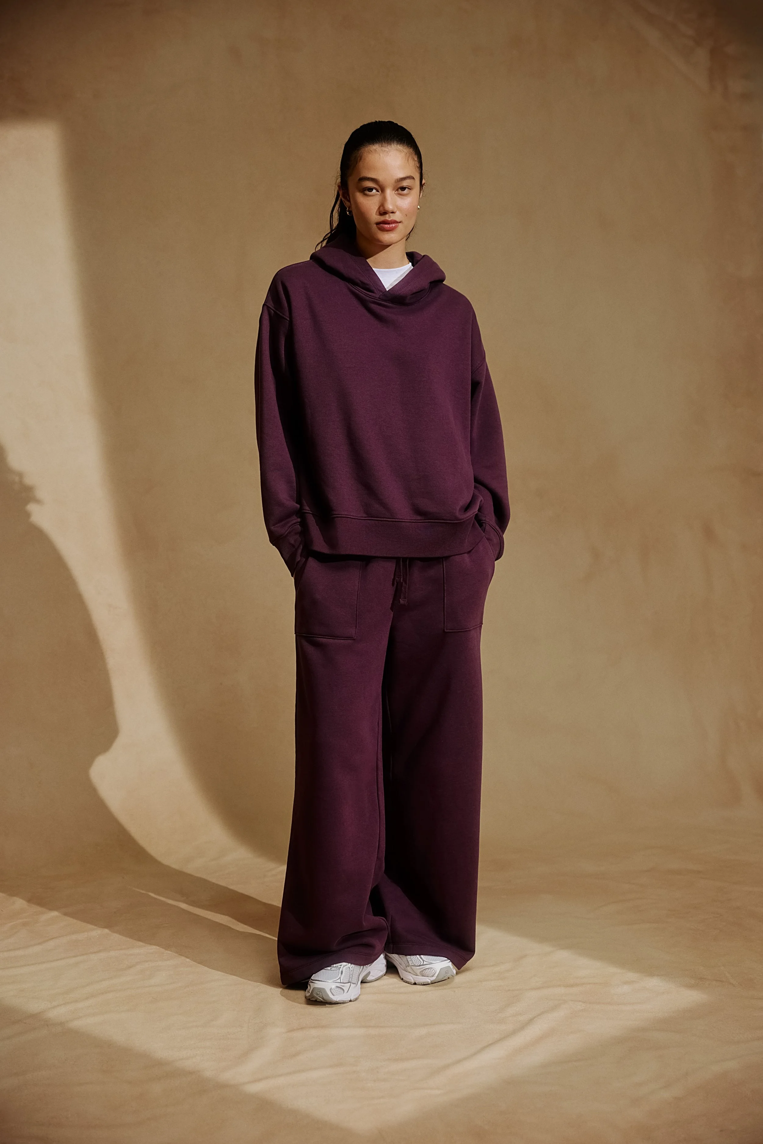 12_NATASHA_EVERYDAYLUXEHOODIE_EVERYDAYLUXEPANT_EVERYDAYLUXETEE_BTS3_02521_V1.JPG