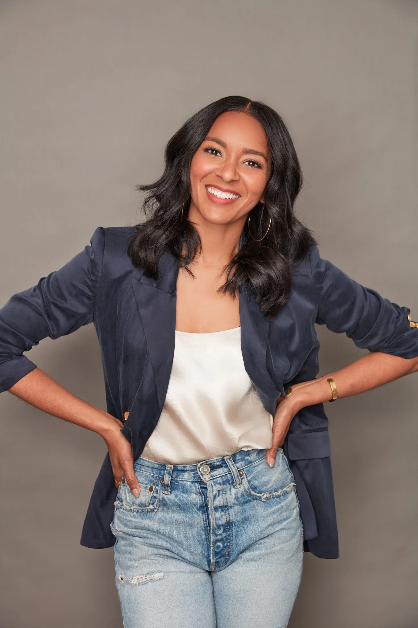 208: Finding the Bridge Between Motherhood and Womanhood with Lizzy Mathis