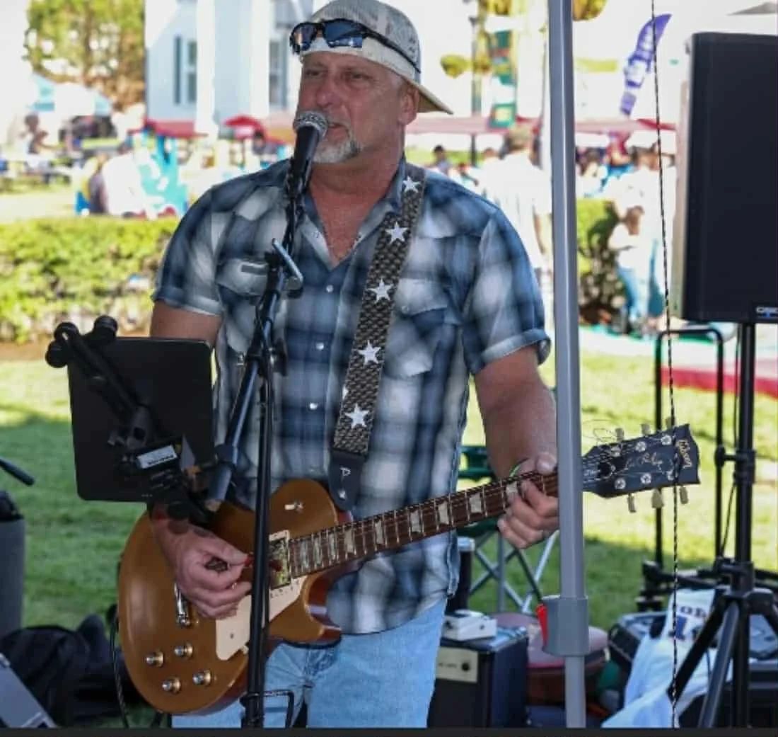 Live Music w/Dan Reed