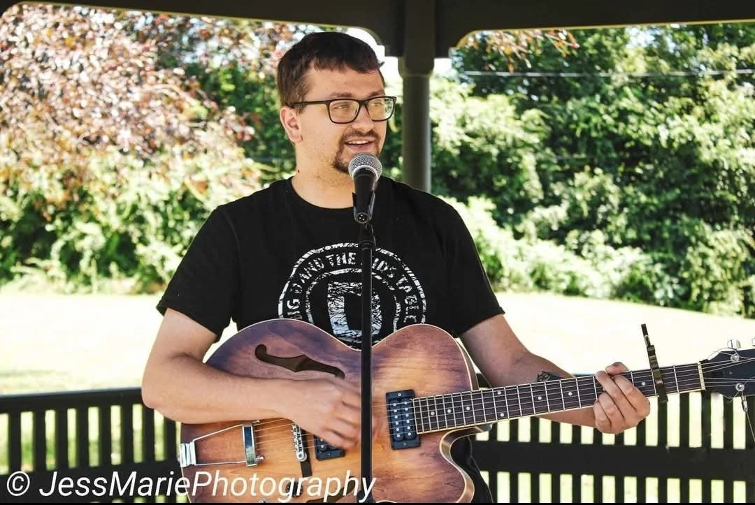 Live Music w/Chris Uminski