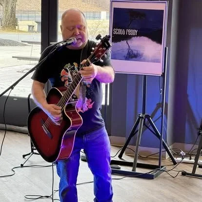 Live Music w/Scott Reddy