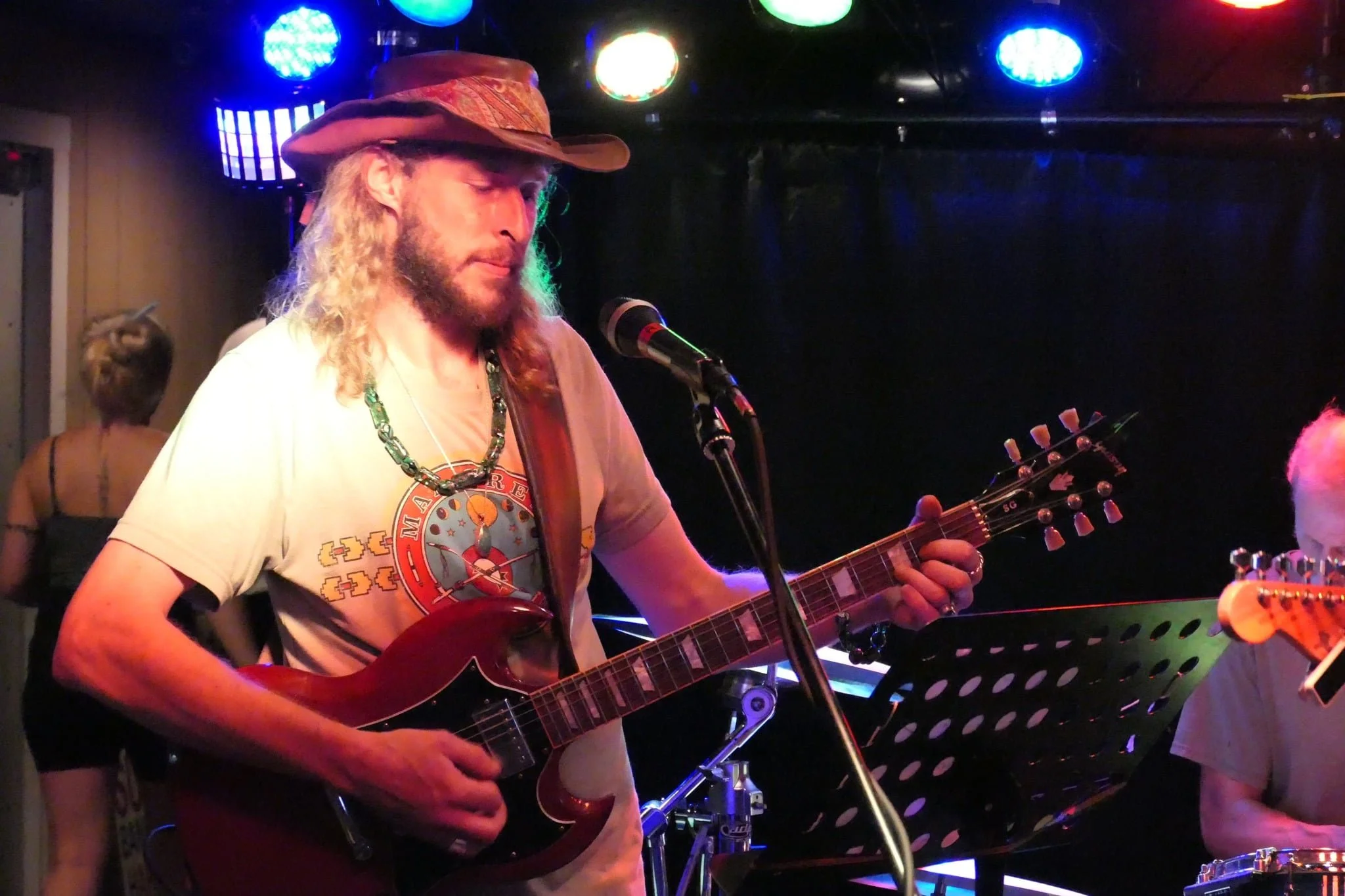 Live Music w/Eric Meissner