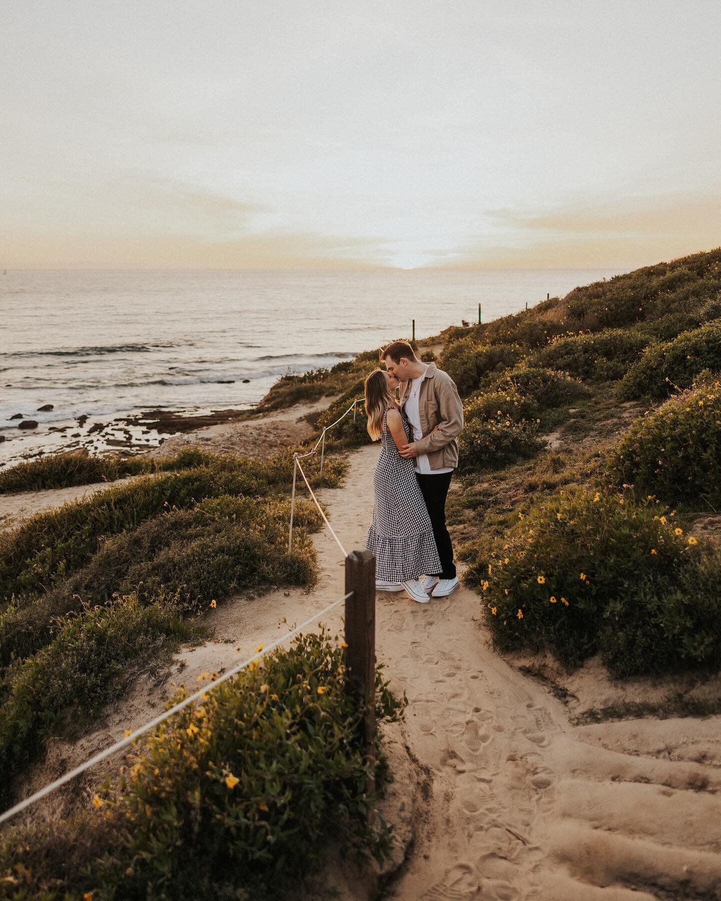 The sweetest sunsets 🌅 
&bull;
&bull;
&bull;
&bull;
#orangecountyweddings 
#orangecountyweddingphotographer
#beachwedding#temecula #temeculaweddingphotographer #winerywedding #sanclementephotographer #californiaphotographer #engagementphotos #orange